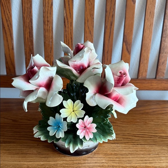 Capodimonte Vintage porcelain flowers arrangement